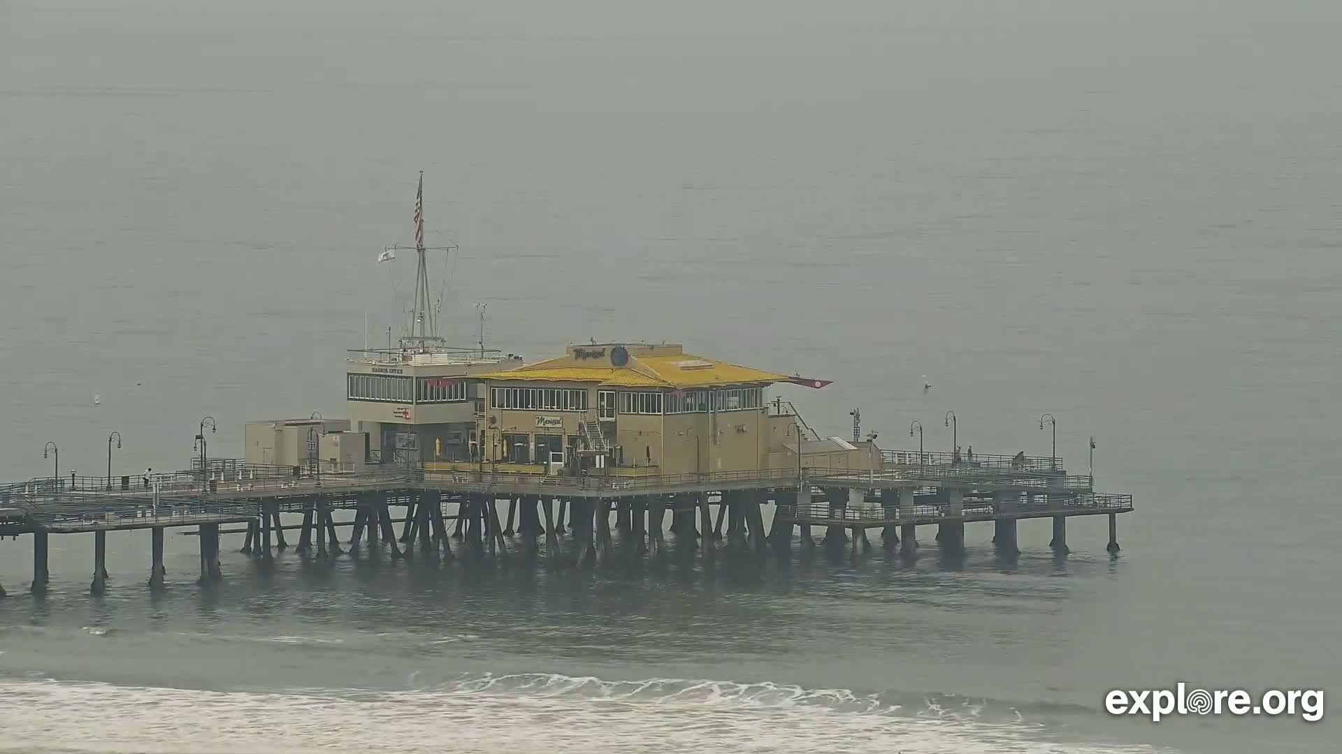 Santa Monica Beach & Pasific Palisades View Live Cam - Santa Monica, Los Angeles, California, USA