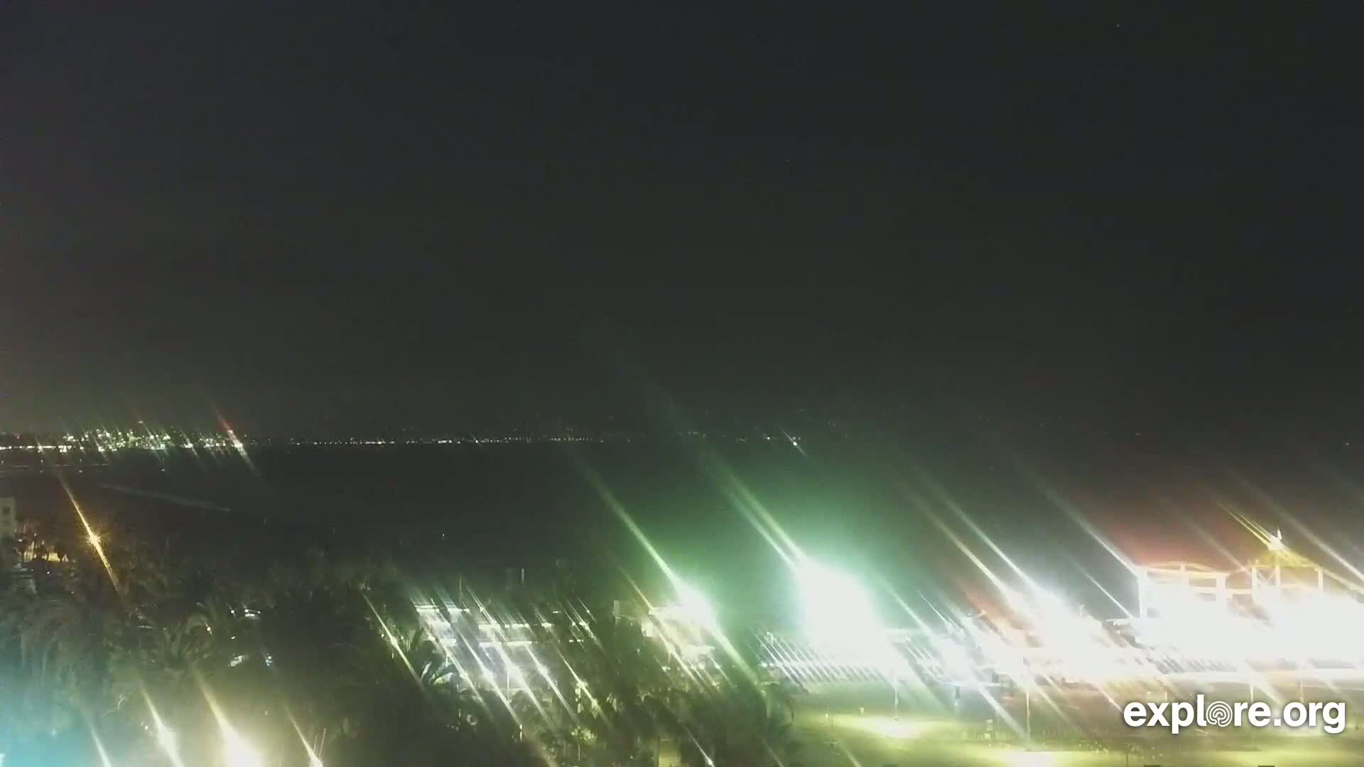 Santa Monica Beach & Pasific Palisades View Live Cam - Santa Monica, Los Angeles, California, USA