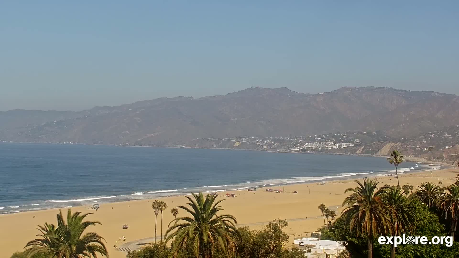Santa Monica Beach & Pasific Palisades View Live Cam - Santa Monica, Los Angeles, California, USA