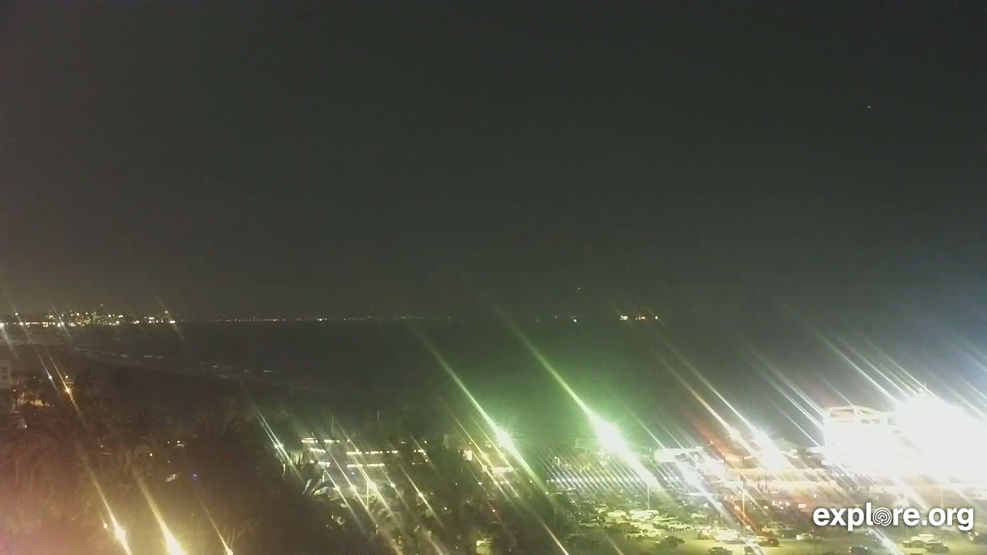 Santa Monica Beach & Pasific Palisades View Live Cam - Santa Monica, Los Angeles, California, USA