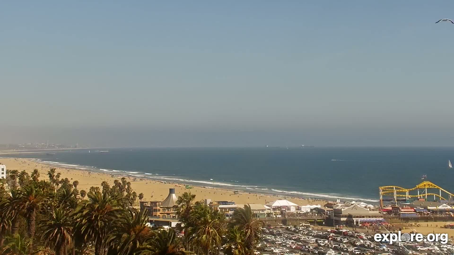 Santa Monica Beach & Pasific Palisades View Live Cam - Santa Monica, Los Angeles, California, USA