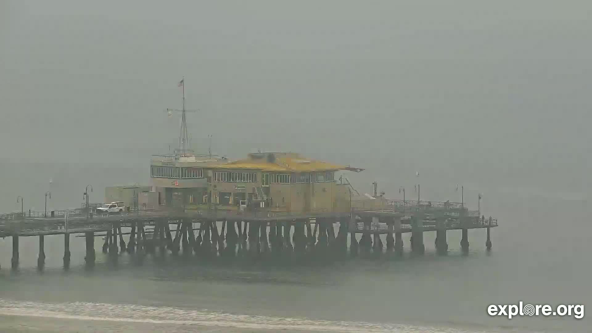 Santa Monica Beach & Pasific Palisades View Live Cam - Santa Monica, Los Angeles, California, USA