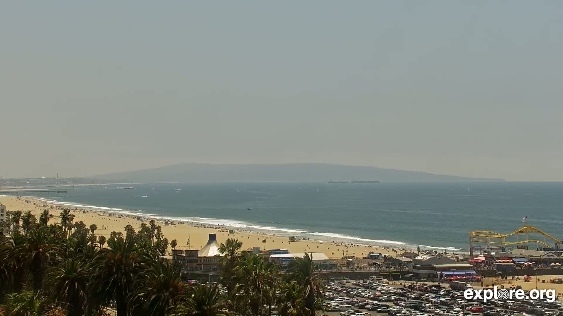 Santa Monica Beach & Pasific Palisades View Live Cam - Santa Monica, Los Angeles, California, USA