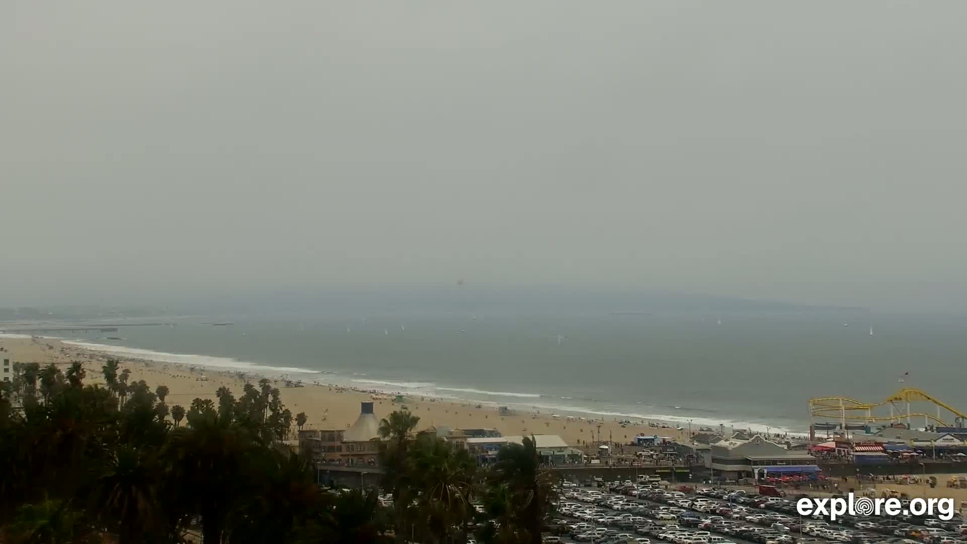Santa Monica Beach & Pasific Palisades View Live Cam - Santa Monica, Los Angeles, California, USA