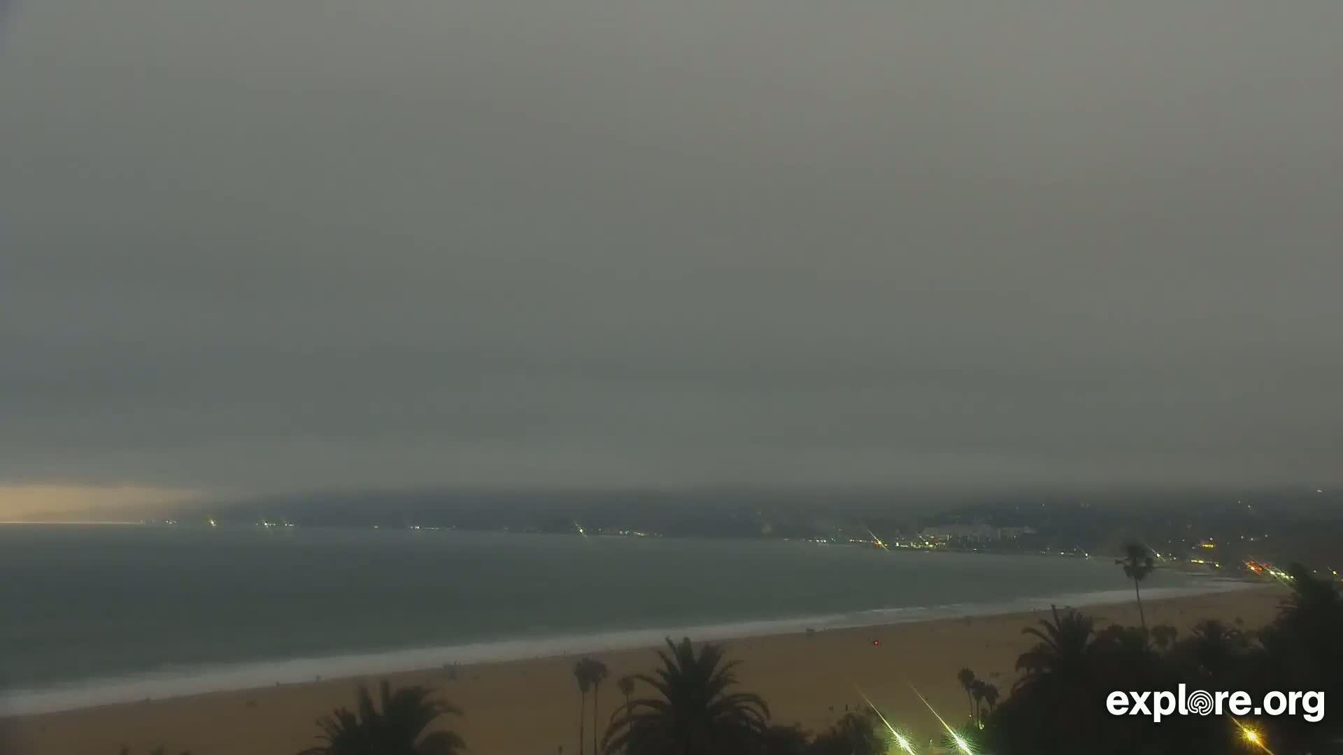 Santa Monica Beach & Pasific Palisades View Live Cam - Santa Monica, Los Angeles, California, USA