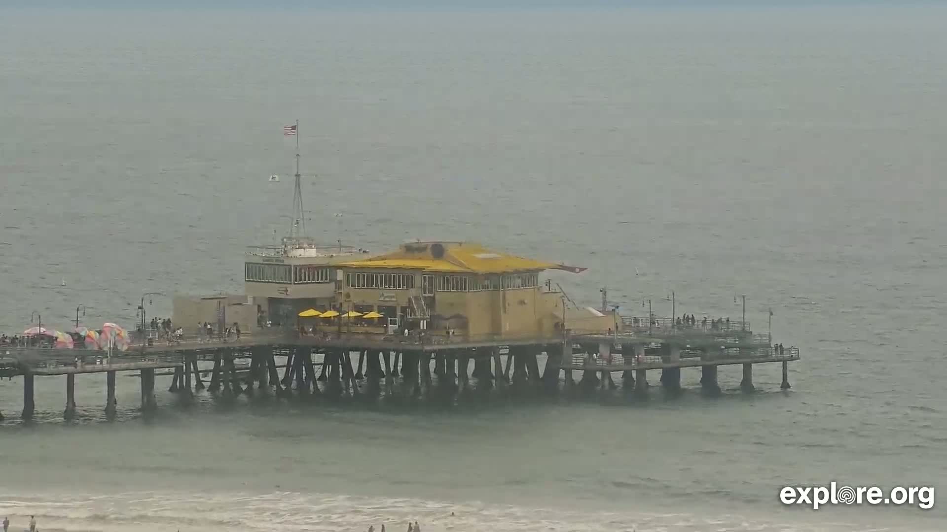Santa Monica Beach & Pasific Palisades View Live Cam - Santa Monica, Los Angeles, California, USA