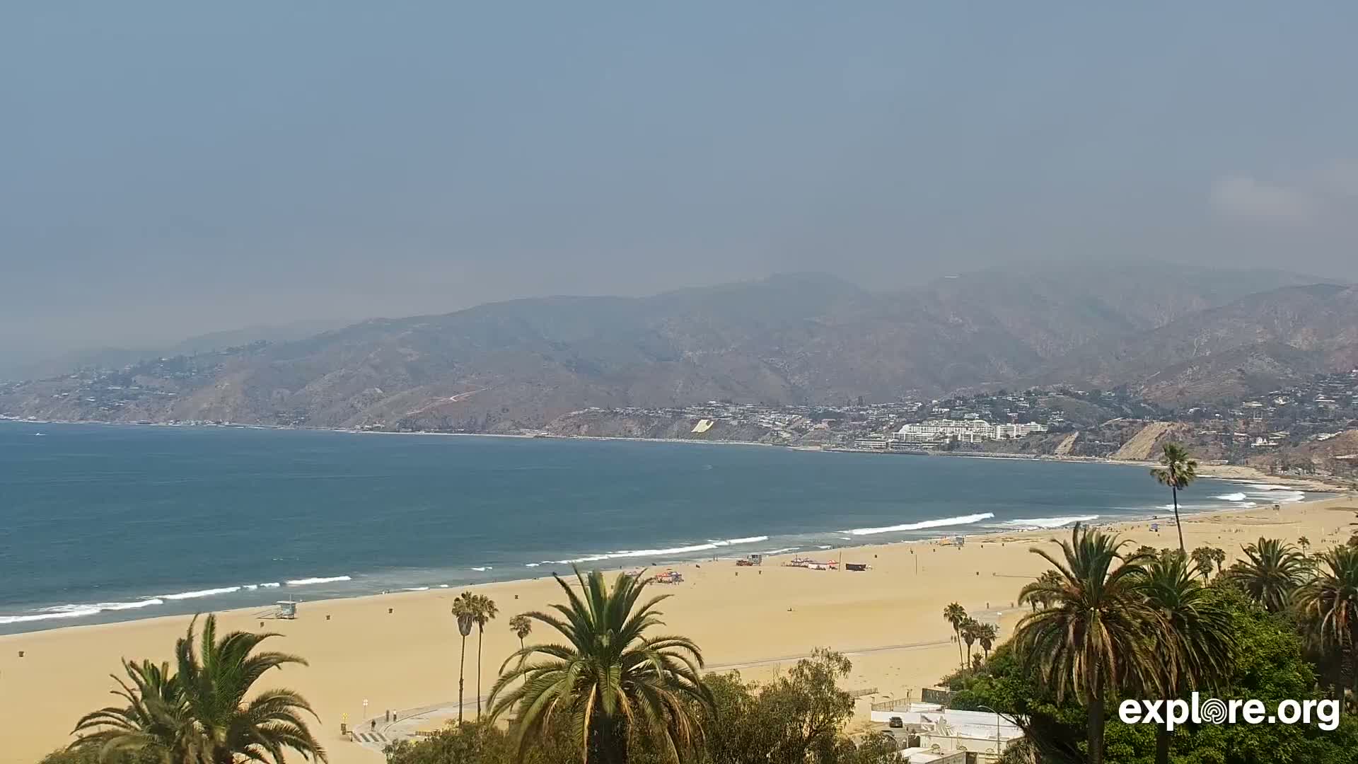 Santa Monica Beach & Pasific Palisades View Live Cam - Santa Monica, Los Angeles, California, USA