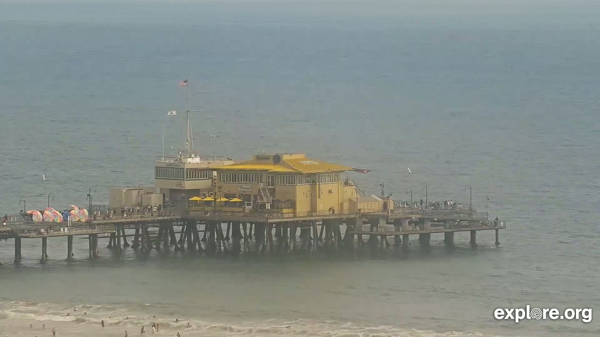 Santa Monica Beach & Pasific Palisades View Live Cam - Santa Monica, Los Angeles, California, USA