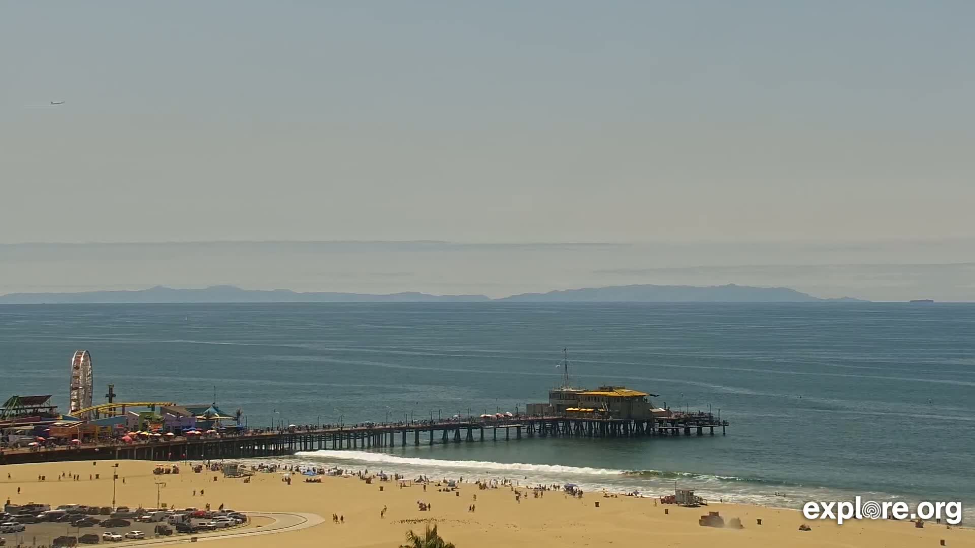 Santa Monica Beach & Pasific Palisades View Live Cam - Santa Monica, Los Angeles, California, USA