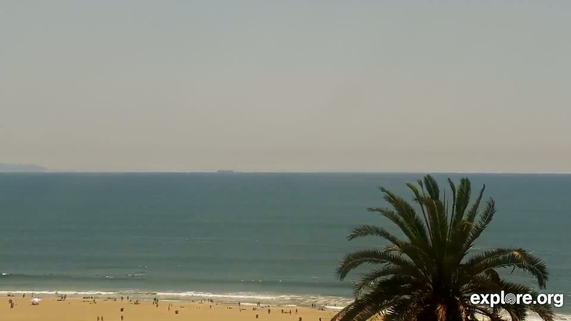 Santa Monica Beach & Pasific Palisades View Live Cam - Santa Monica, Los Angeles, California, USA