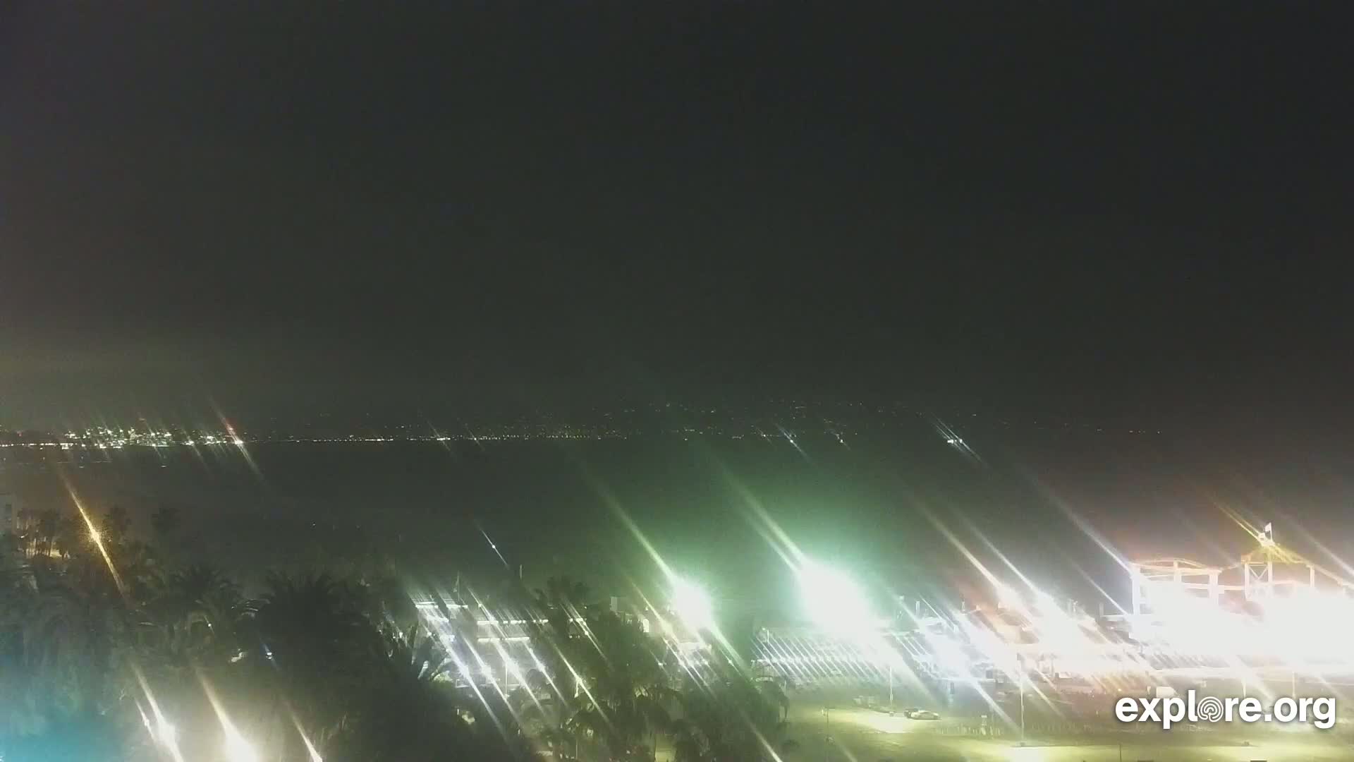 Santa Monica Beach & Pasific Palisades View Live Cam - Santa Monica, Los Angeles, California, USA