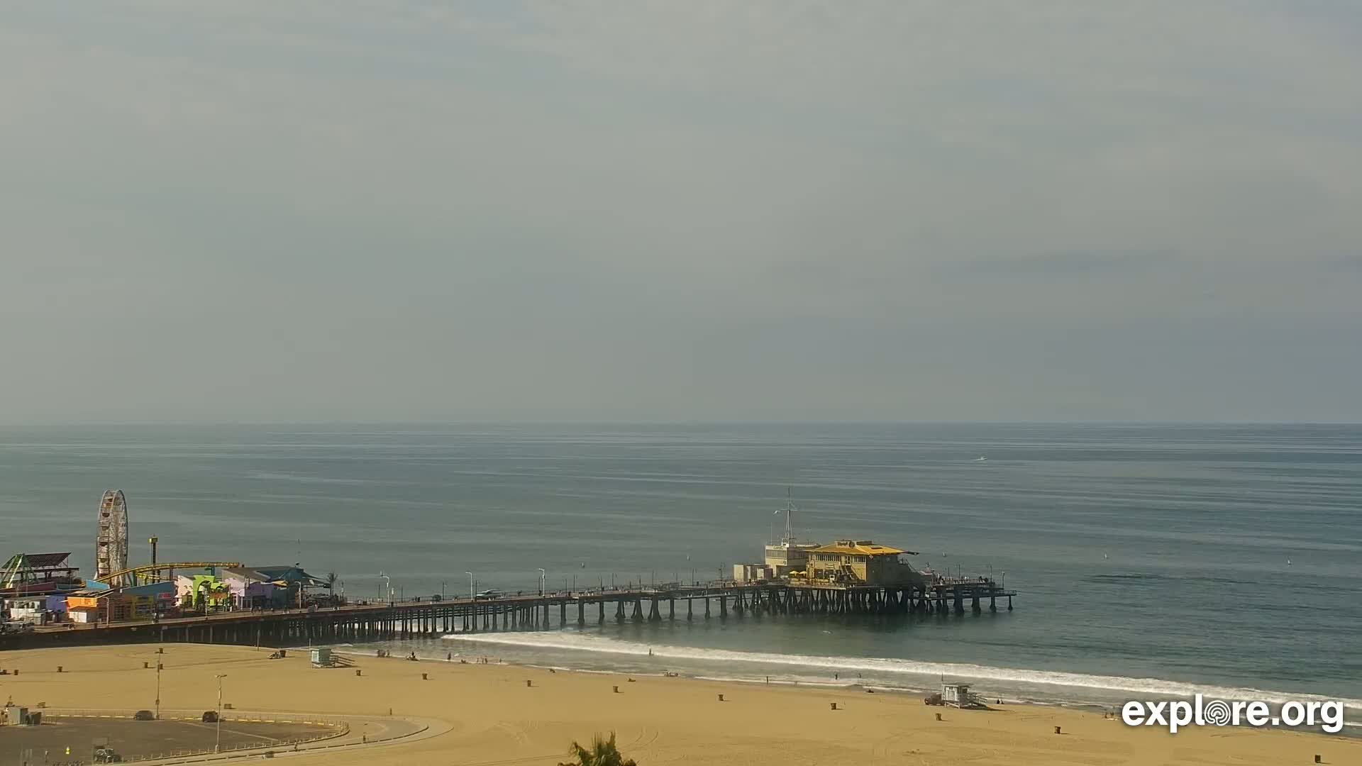Santa Monica Beach & Pasific Palisades View Live Cam - Santa Monica, Los Angeles, California, USA