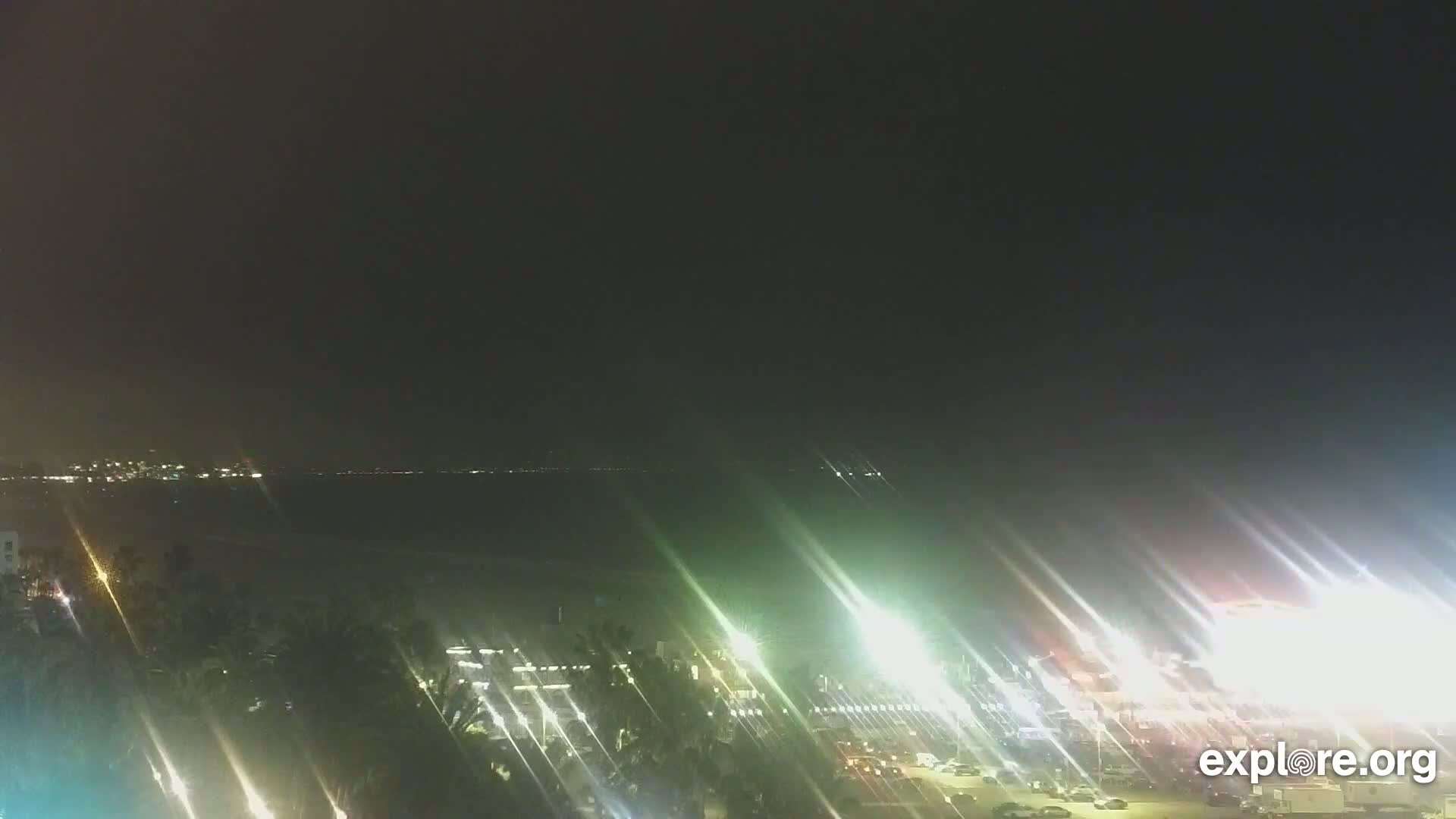 Santa Monica Beach & Pasific Palisades View Live Cam - Santa Monica, Los Angeles, California, USA
