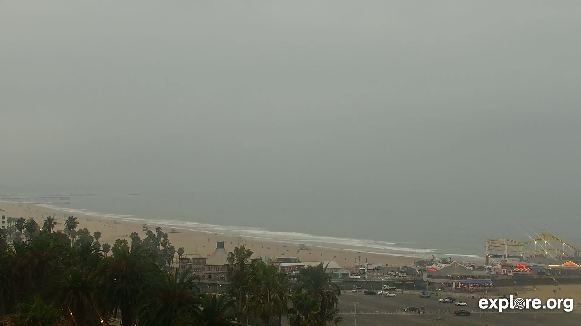 Santa Monica Beach & Pasific Palisades View Live Cam - Santa Monica, Los Angeles, California, USA