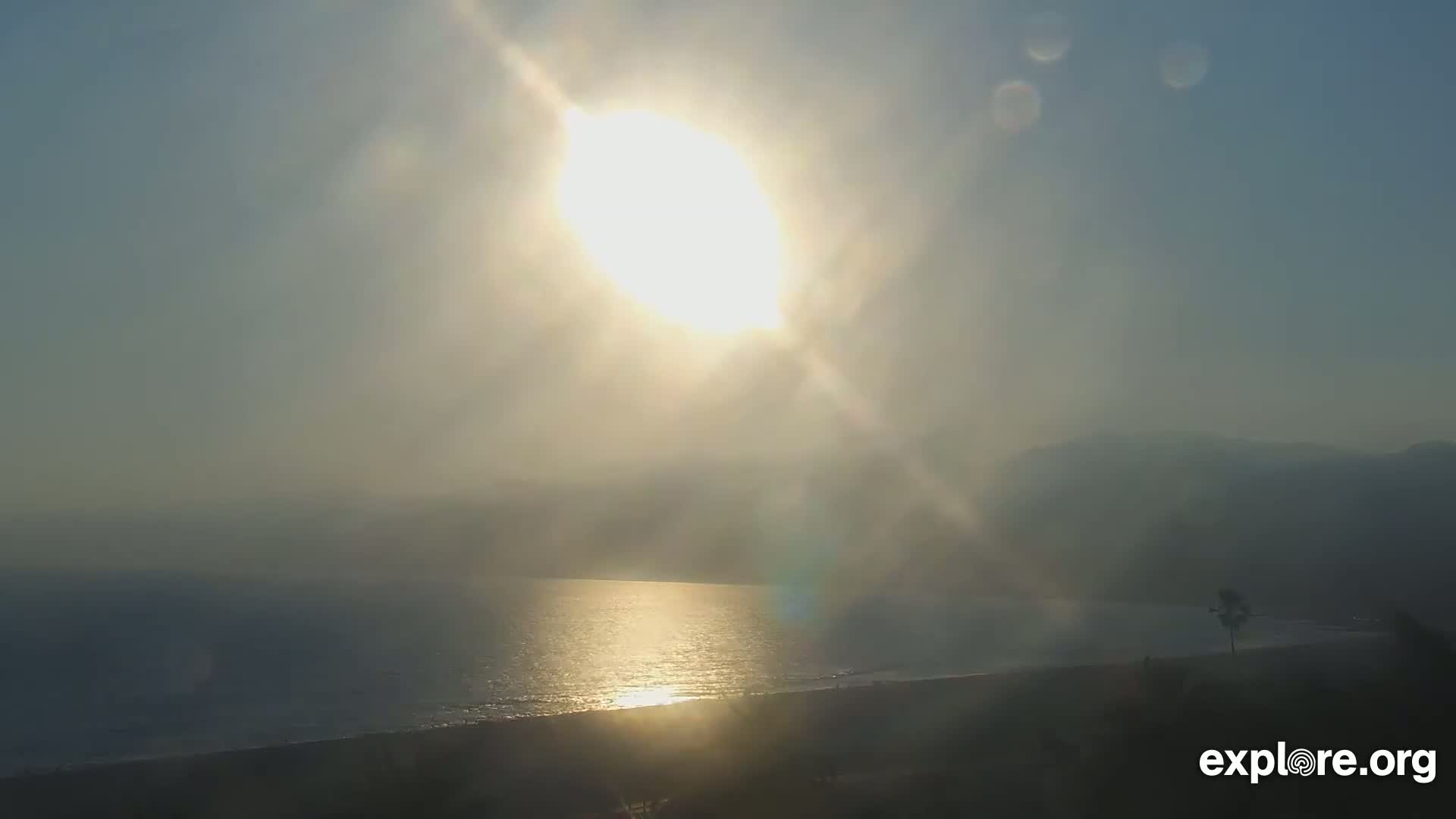 Santa Monica Beach & Pasific Palisades View Live Cam - Santa Monica, Los Angeles, California, USA