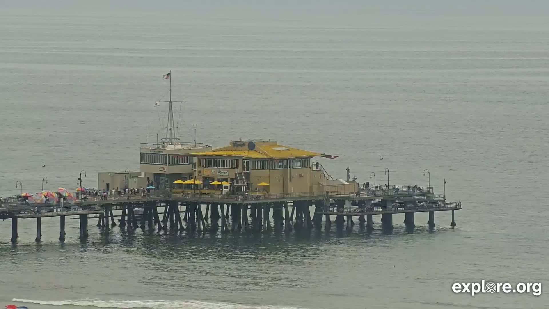Santa Monica Beach & Pasific Palisades View Live Cam - Santa Monica, Los Angeles, California, USA