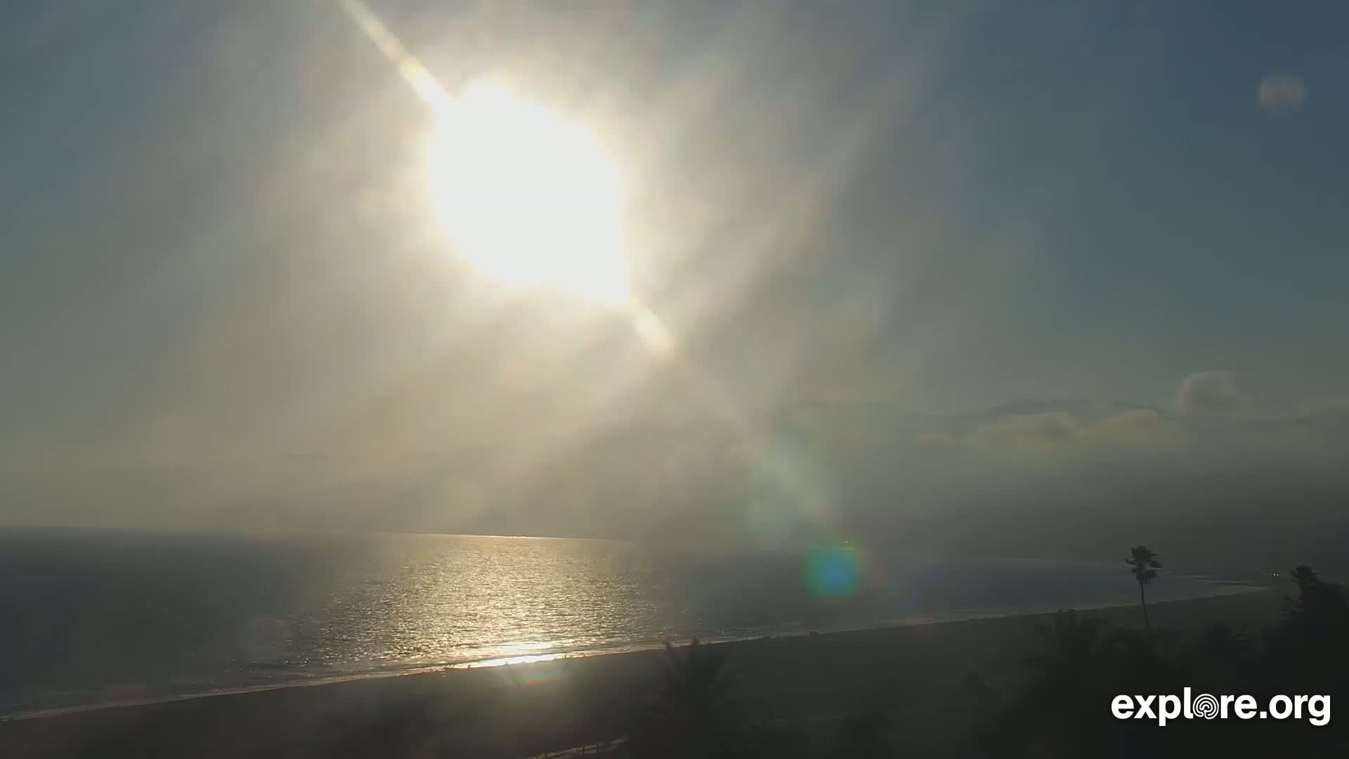 Santa Monica Beach & Pasific Palisades View Live Cam - Santa Monica, Los Angeles, California, USA