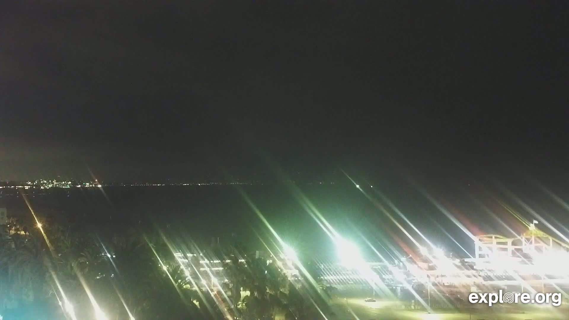 Santa Monica Beach & Pasific Palisades View Live Cam - Santa Monica, Los Angeles, California, USA