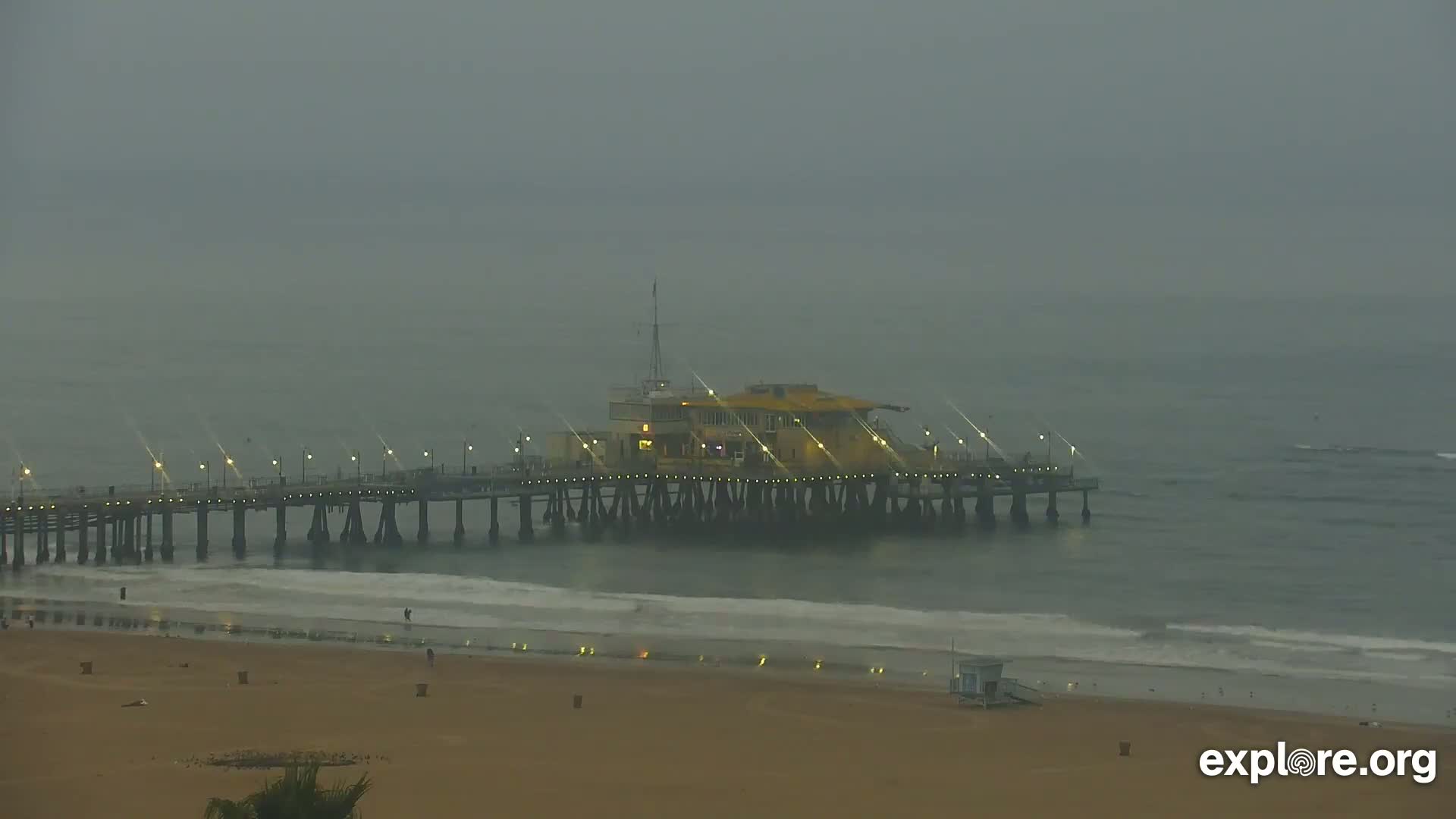 Santa Monica Beach & Pasific Palisades View Live Cam - Santa Monica, Los Angeles, California, USA
