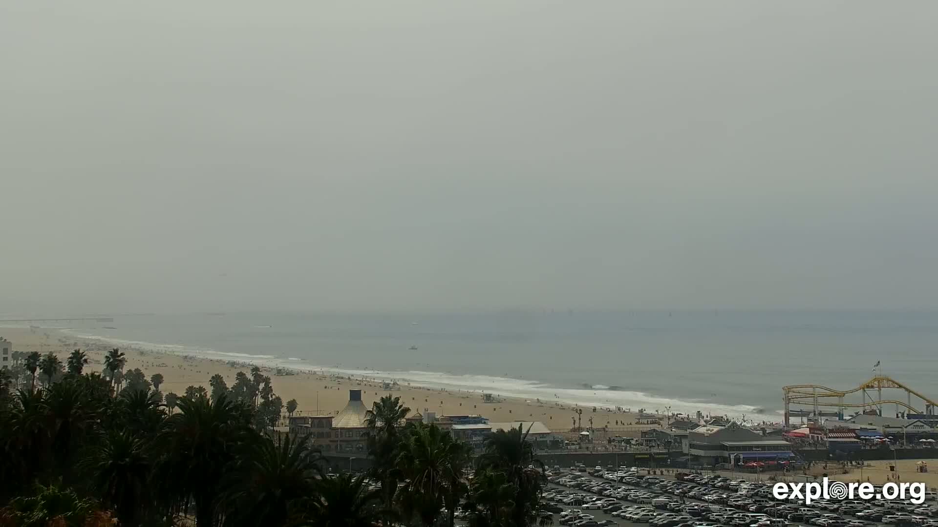 Santa Monica Beach & Pasific Palisades View Live Cam - Santa Monica, Los Angeles, California, USA