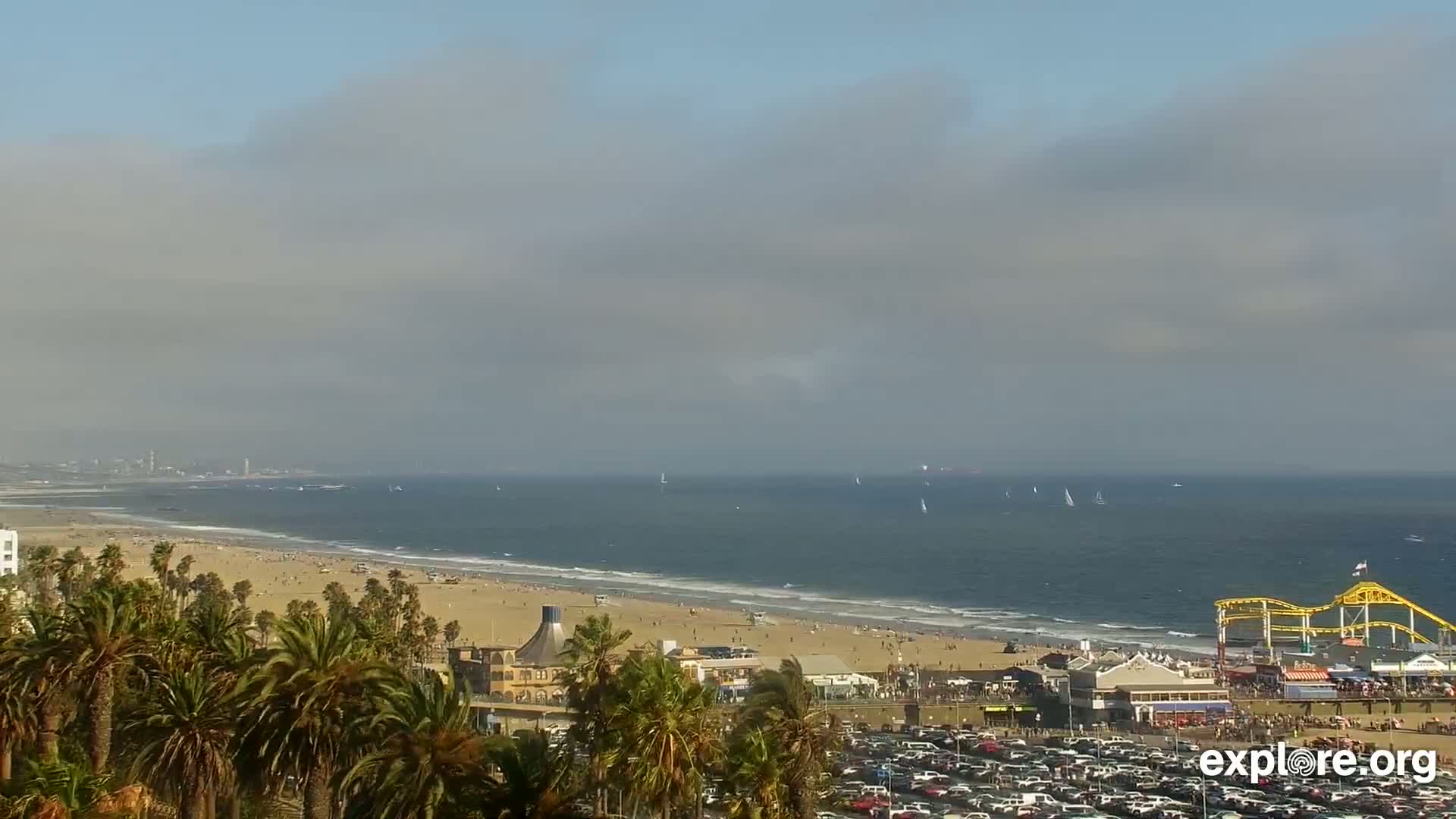 Santa Monica Beach & Pasific Palisades View Live Cam - Santa Monica, Los Angeles, California, USA