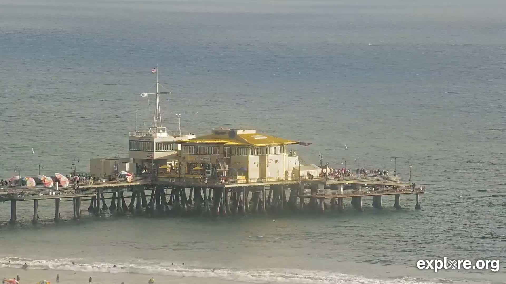 Santa Monica Beach & Pasific Palisades View Live Cam - Santa Monica, Los Angeles, California, USA