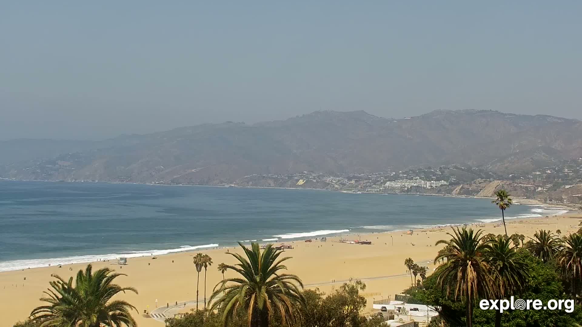 Santa Monica Beach & Pasific Palisades View Live Cam - Santa Monica, Los Angeles, California, USA