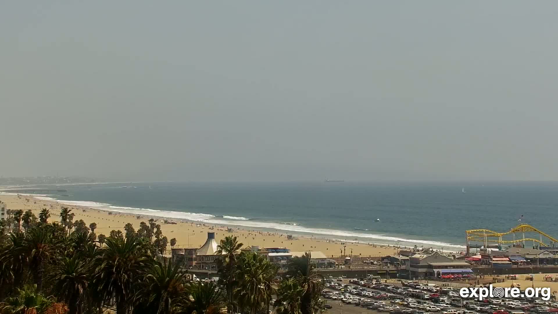 Santa Monica Beach & Pasific Palisades View Live Cam - Santa Monica, Los Angeles, California, USA