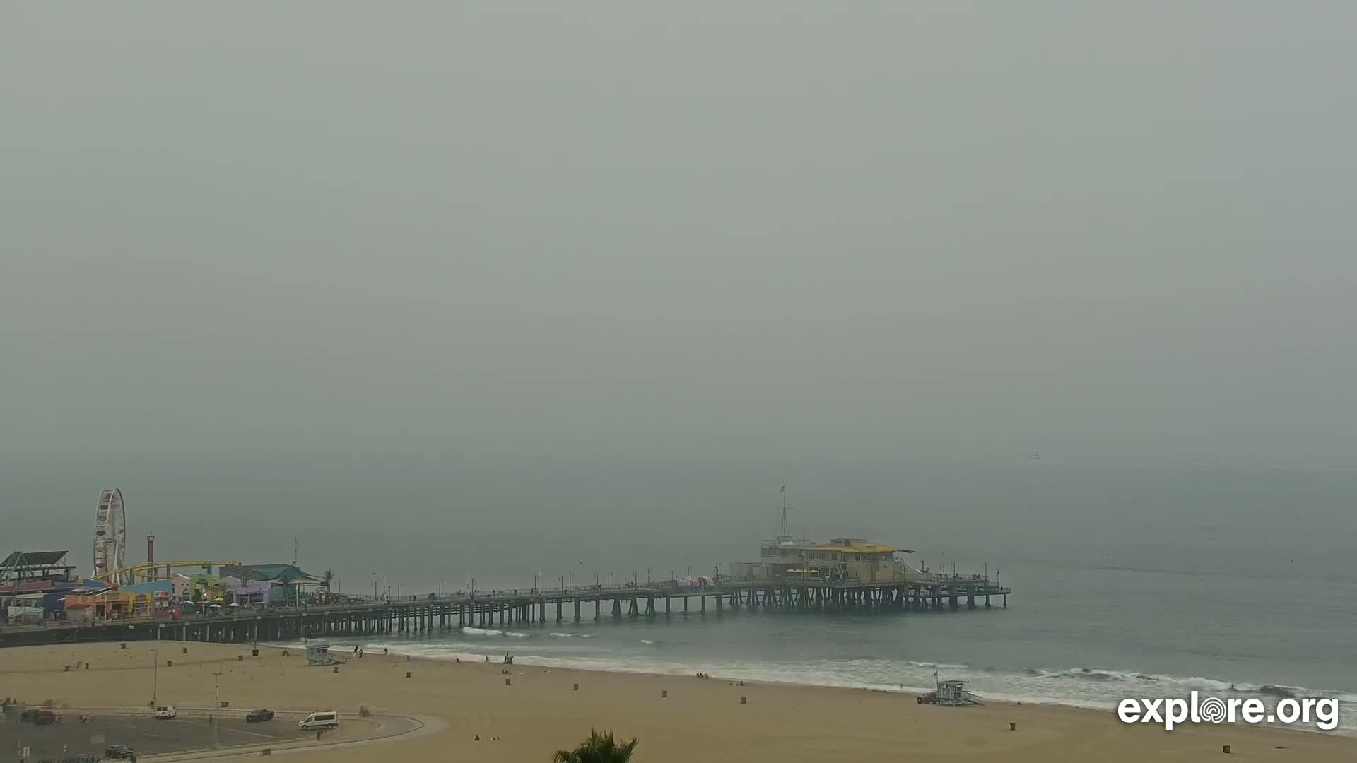 Santa Monica Beach & Pasific Palisades View Live Cam - Santa Monica, Los Angeles, California, USA
