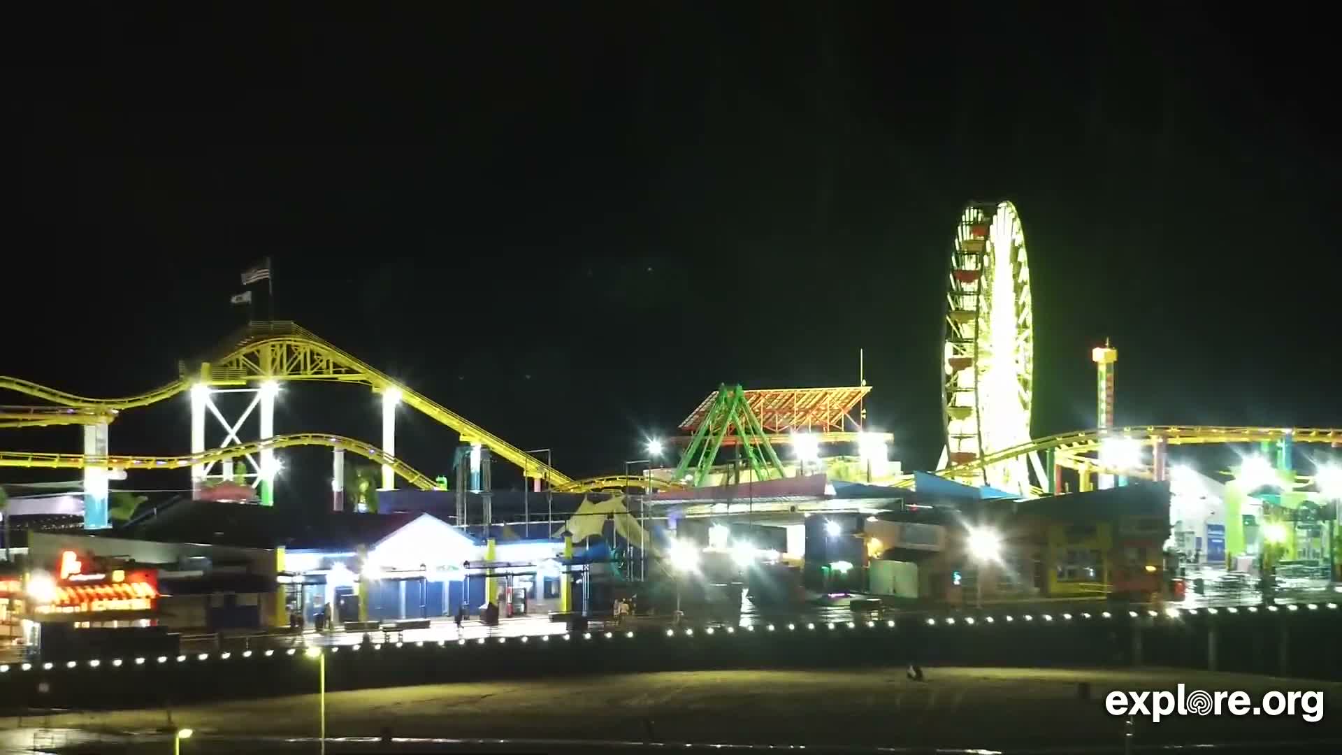 Santa Monica Beach & Pasific Palisades View Live Cam - Santa Monica, Los Angeles, California, USA