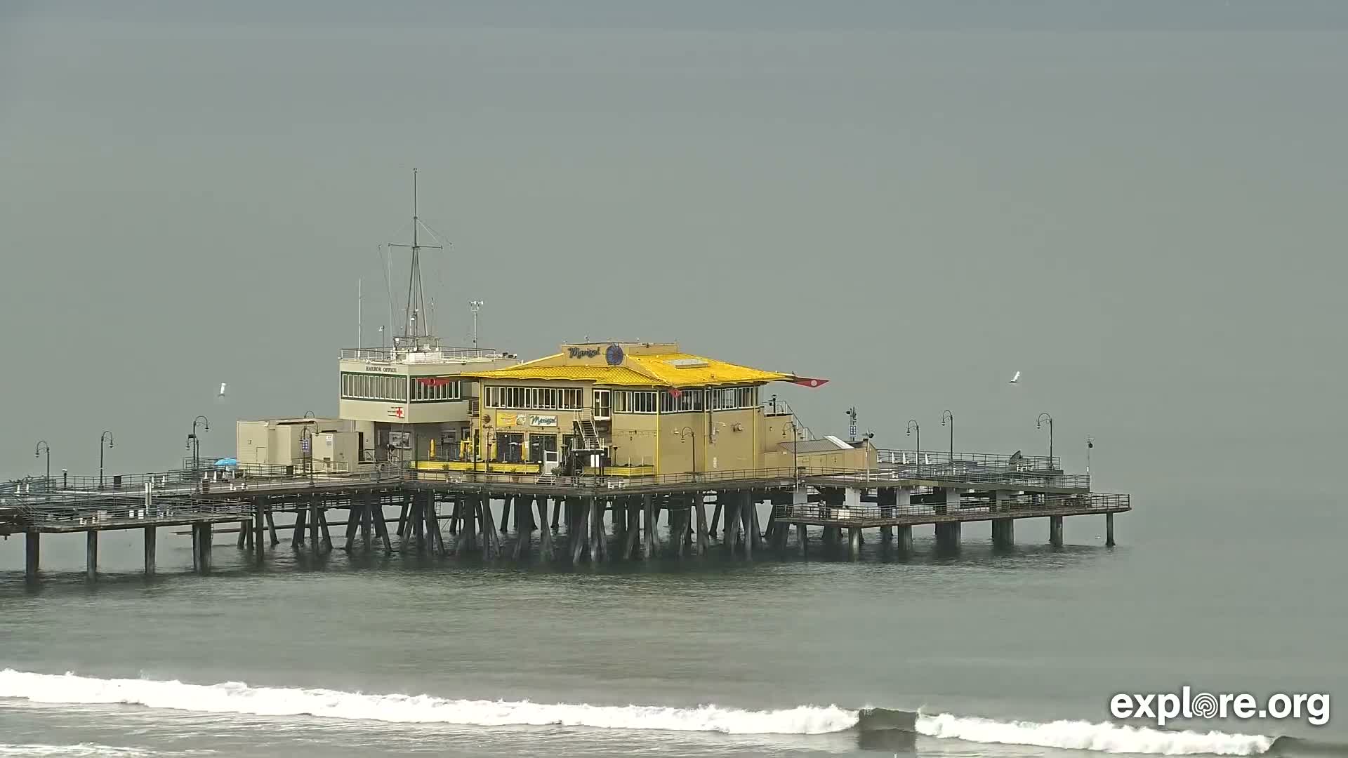 Santa Monica Beach & Pasific Palisades View Live Cam - Santa Monica, Los Angeles, California, USA