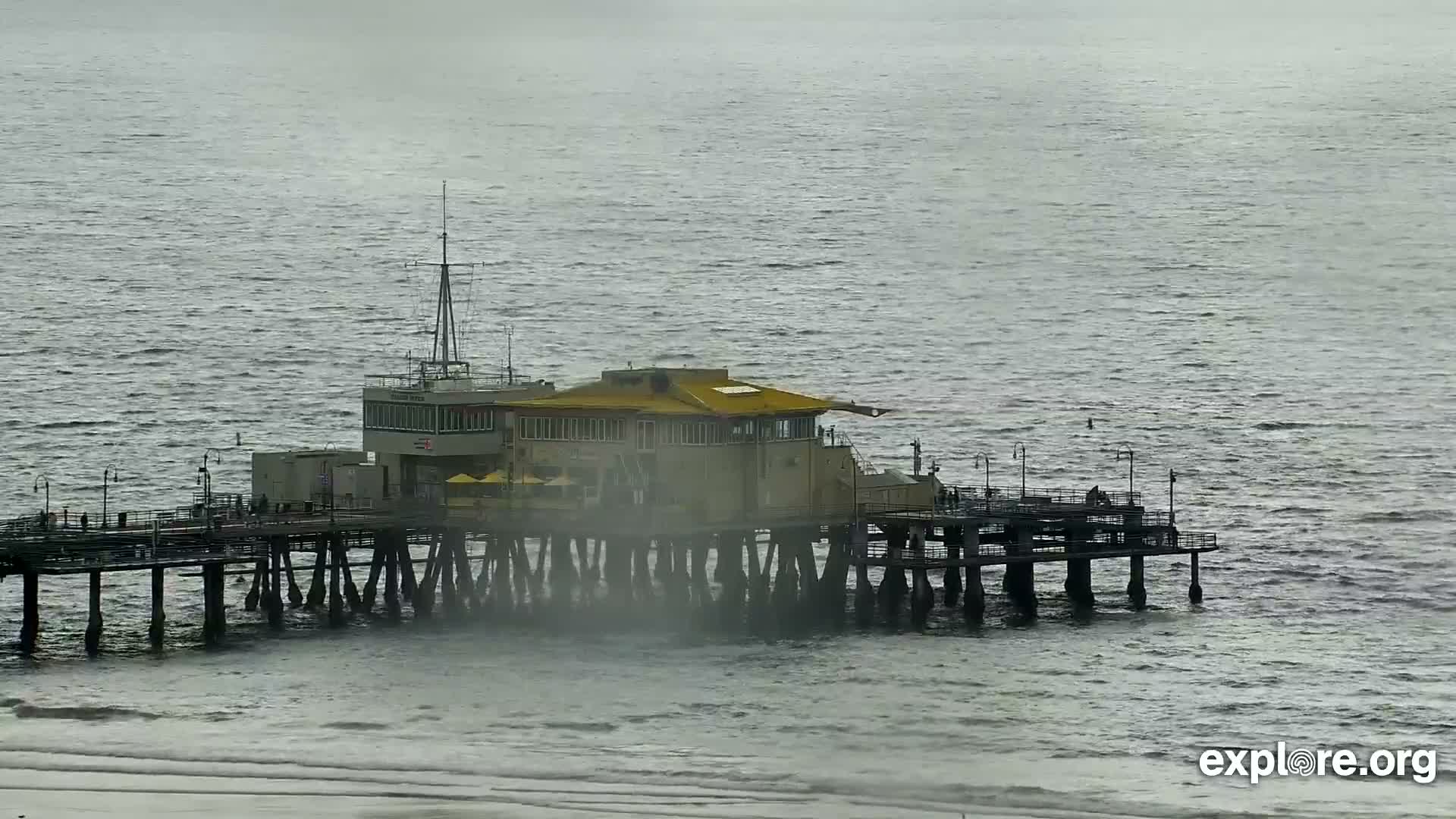 Santa Monica Beach & Pasific Palisades View Live Cam - Santa Monica, Los Angeles, California, USA