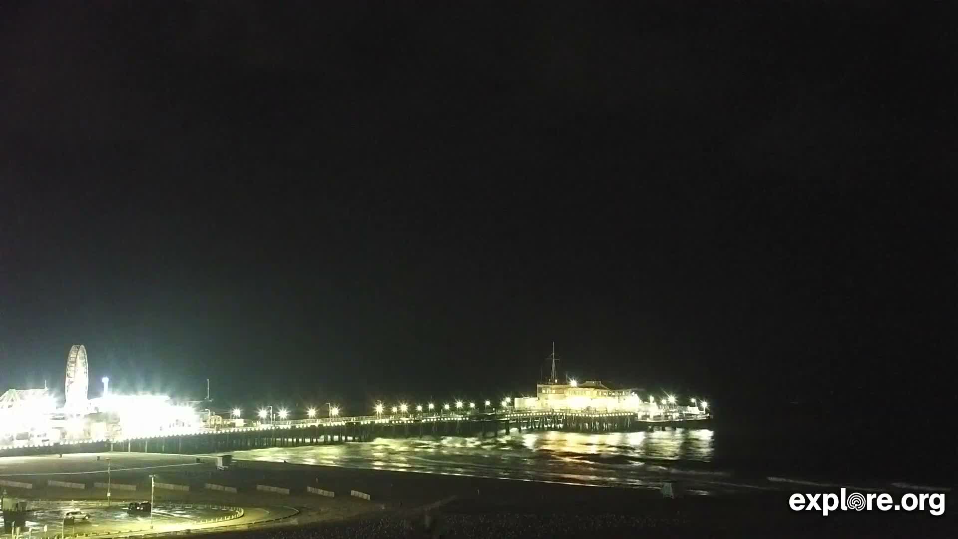 Santa Monica Beach & Pasific Palisades View Live Cam - Santa Monica, Los Angeles, California, USA