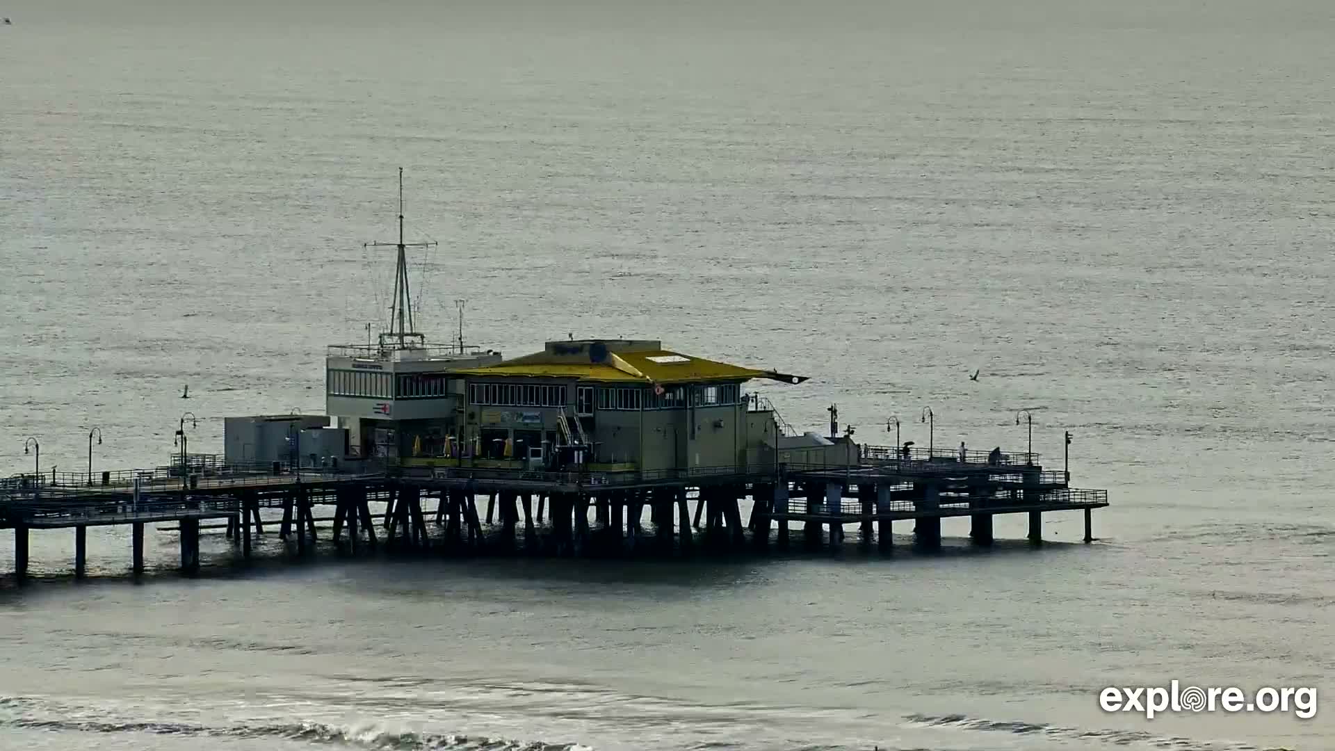 Santa Monica Beach & Pasific Palisades View Live Cam - Santa Monica, Los Angeles, California, USA