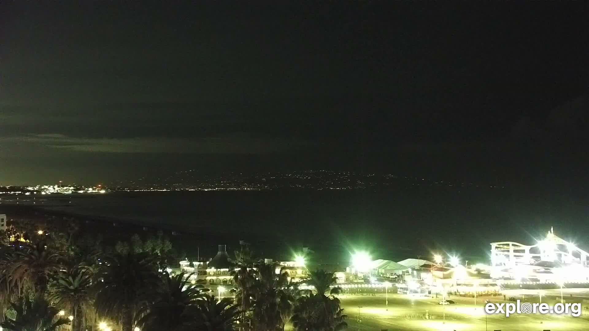 Santa Monica Beach & Pasific Palisades View Live Cam - Santa Monica, Los Angeles, California, USA