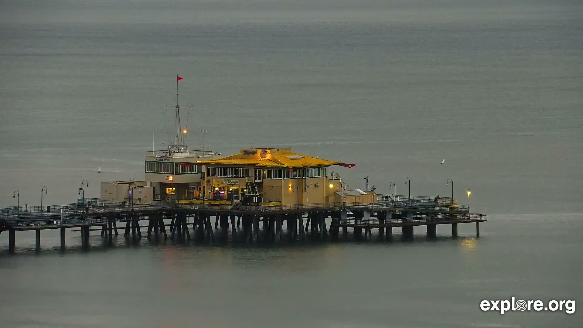 Santa Monica Beach & Pasific Palisades View Live Cam - Santa Monica, Los Angeles, California, USA