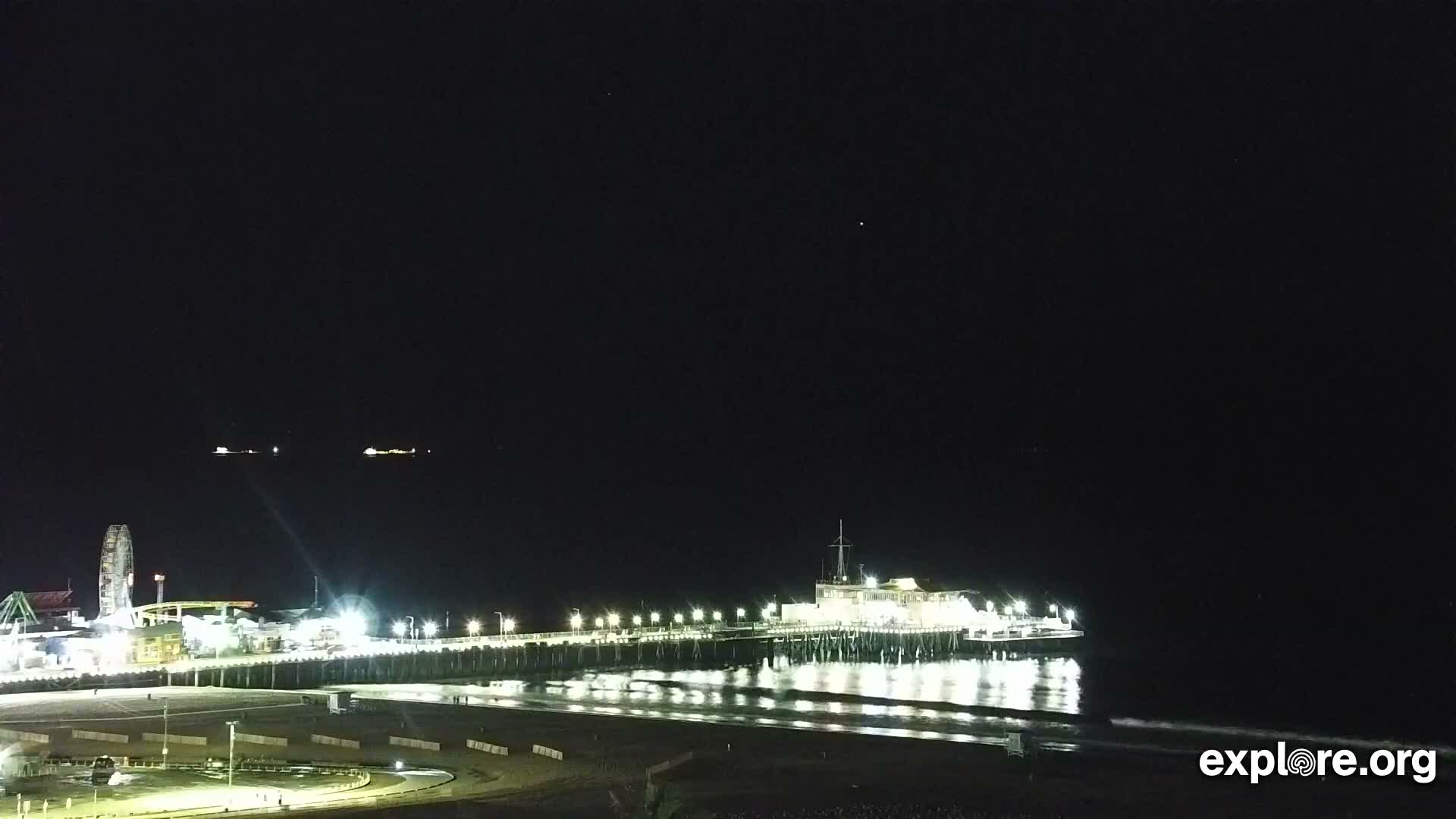 Santa Monica Beach & Pasific Palisades View Live Cam - Santa Monica, Los Angeles, California, USA