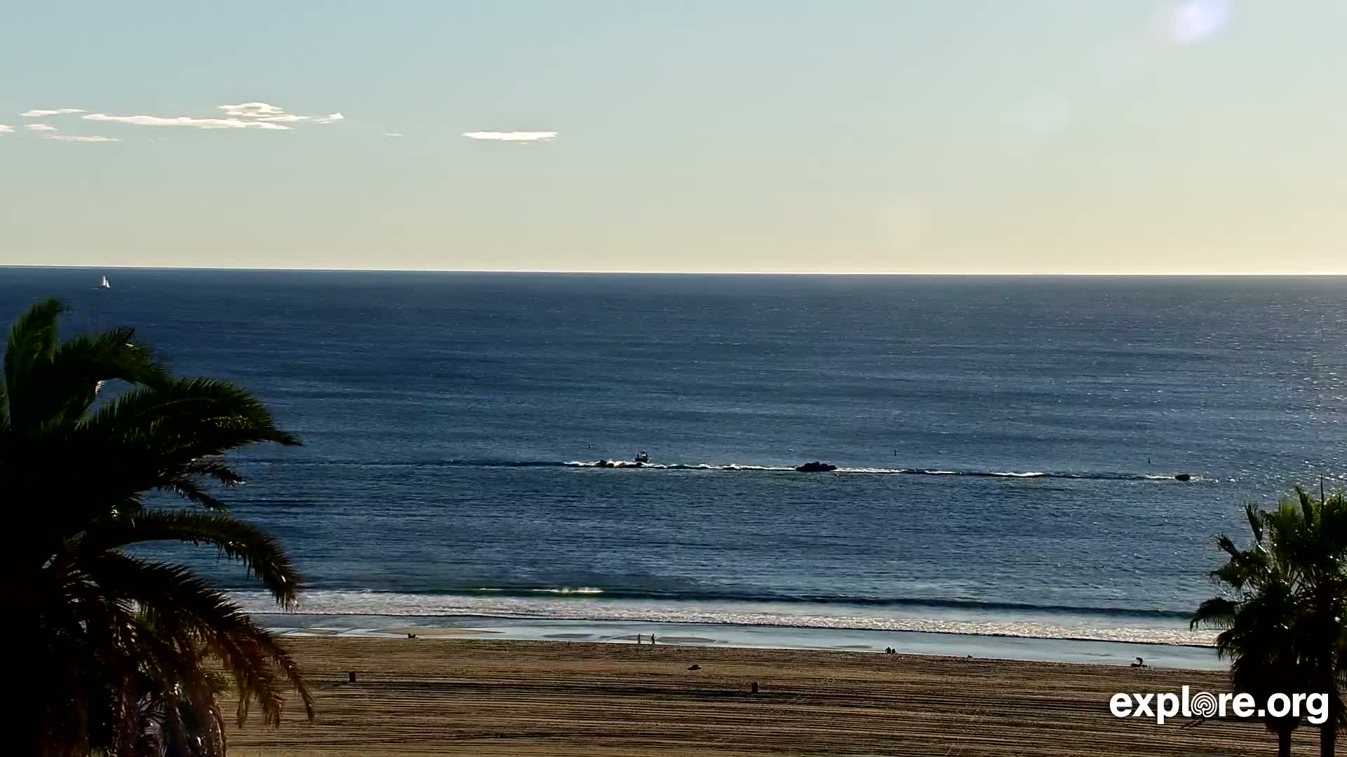 Santa Monica Beach & Pasific Palisades View Live Cam - Santa Monica, Los Angeles, California, USA