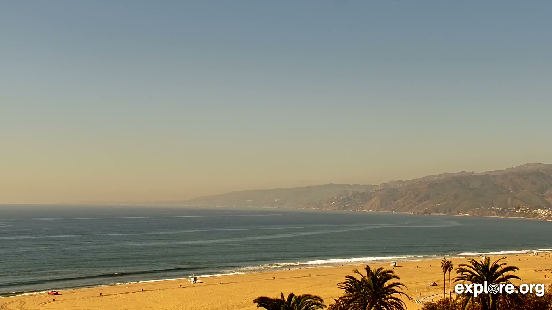 Santa Monica Beach & Pasific Palisades View Live Cam - Santa Monica, Los Angeles, California, USA