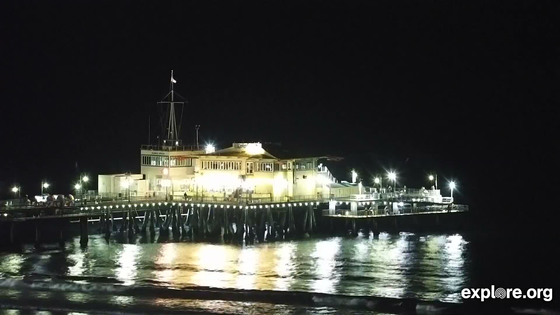 Santa Monica Beach & Pasific Palisades View Live Cam - Santa Monica, Los Angeles, California, USA