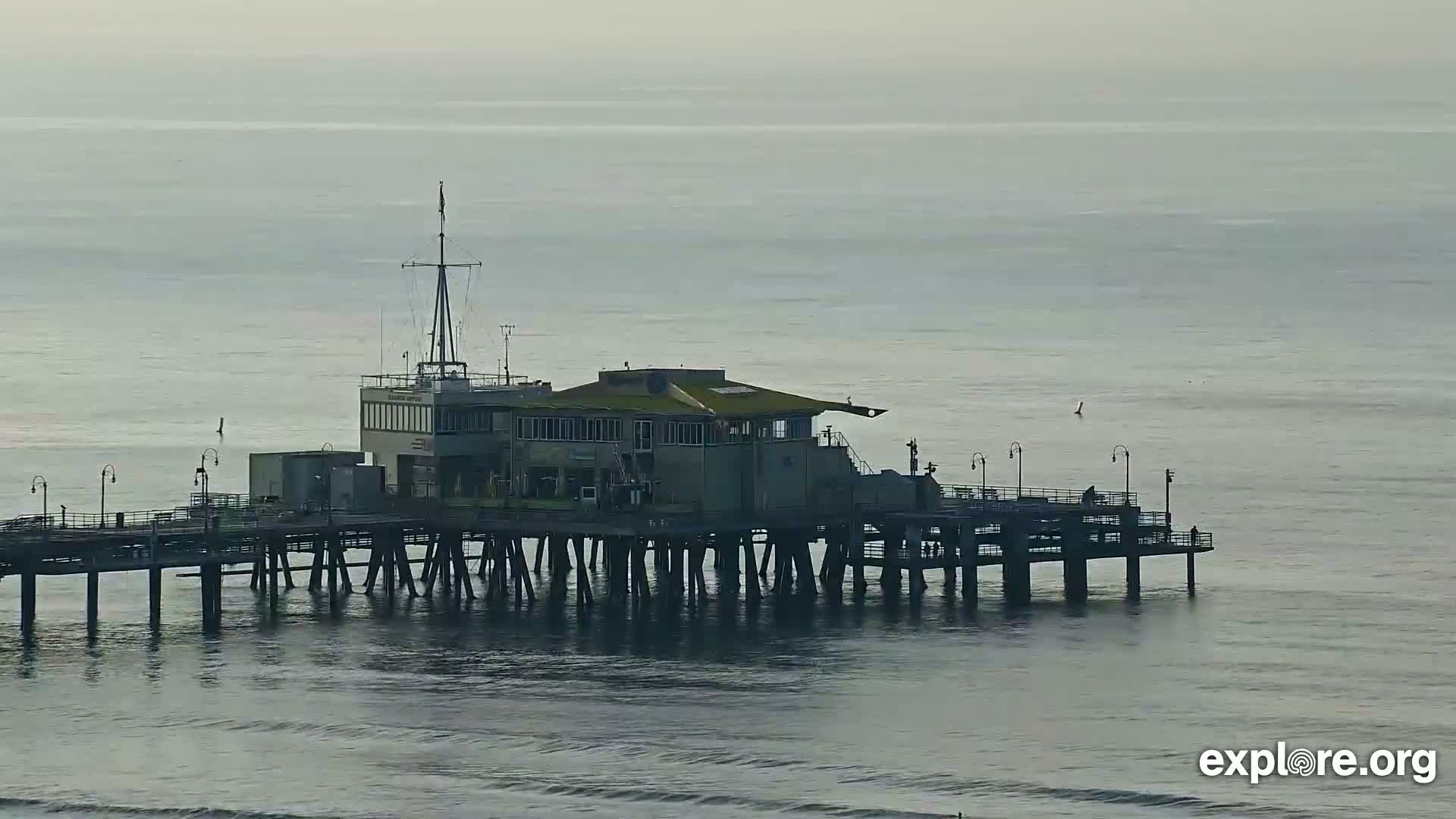Santa Monica Beach & Pasific Palisades View Live Cam - Santa Monica, Los Angeles, California, USA