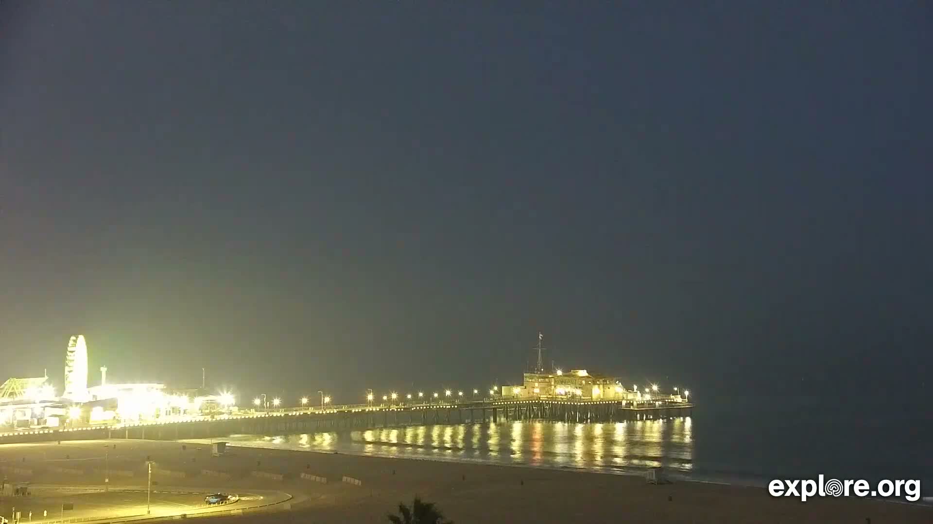 Santa Monica Beach & Pasific Palisades View Live Cam - Santa Monica, Los Angeles, California, USA