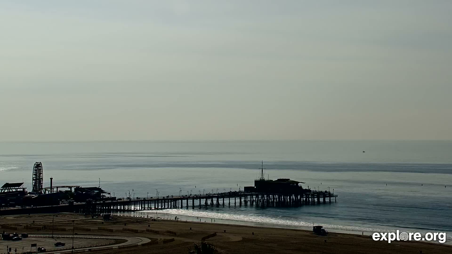 Santa Monica Beach & Pasific Palisades View Live Cam - Santa Monica, Los Angeles, California, USA