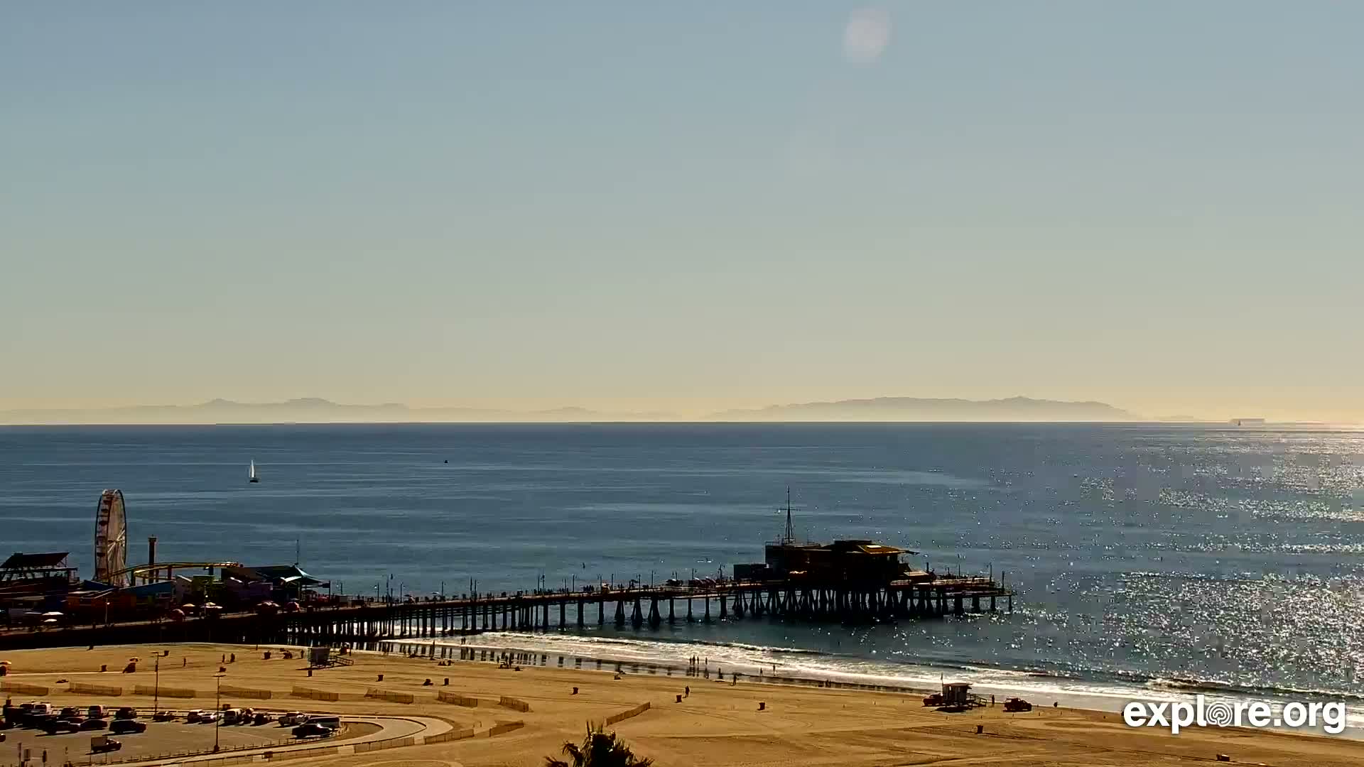 Santa Monica Beach & Pasific Palisades View Live Cam - Santa Monica, Los Angeles, California, USA