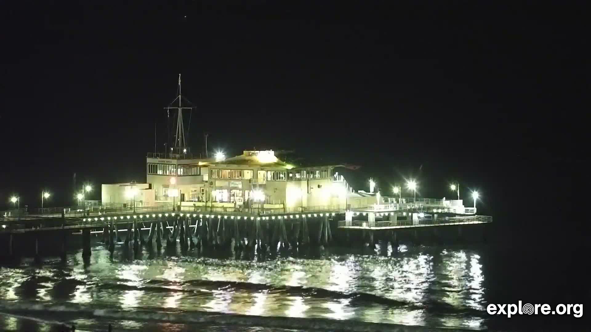 Santa Monica Beach & Pasific Palisades View Live Cam - Santa Monica, Los Angeles, California, USA