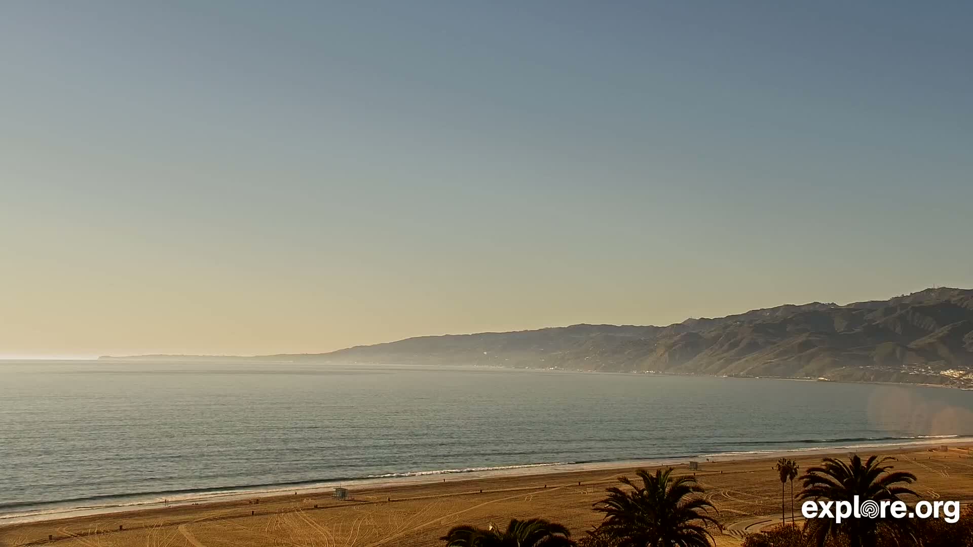 Santa Monica Beach & Pasific Palisades View Live Cam - Santa Monica, Los Angeles, California, USA