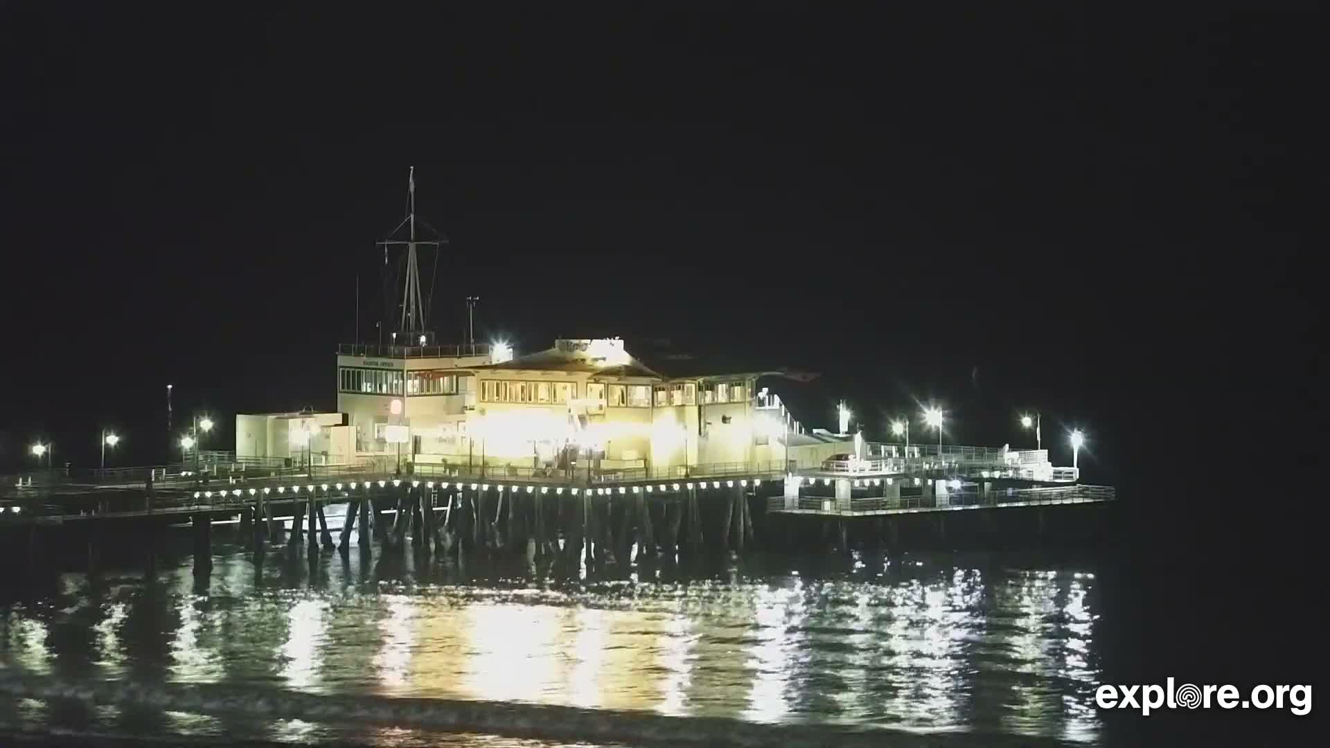 Santa Monica Beach & Pasific Palisades View Live Cam - Santa Monica, Los Angeles, California, USA