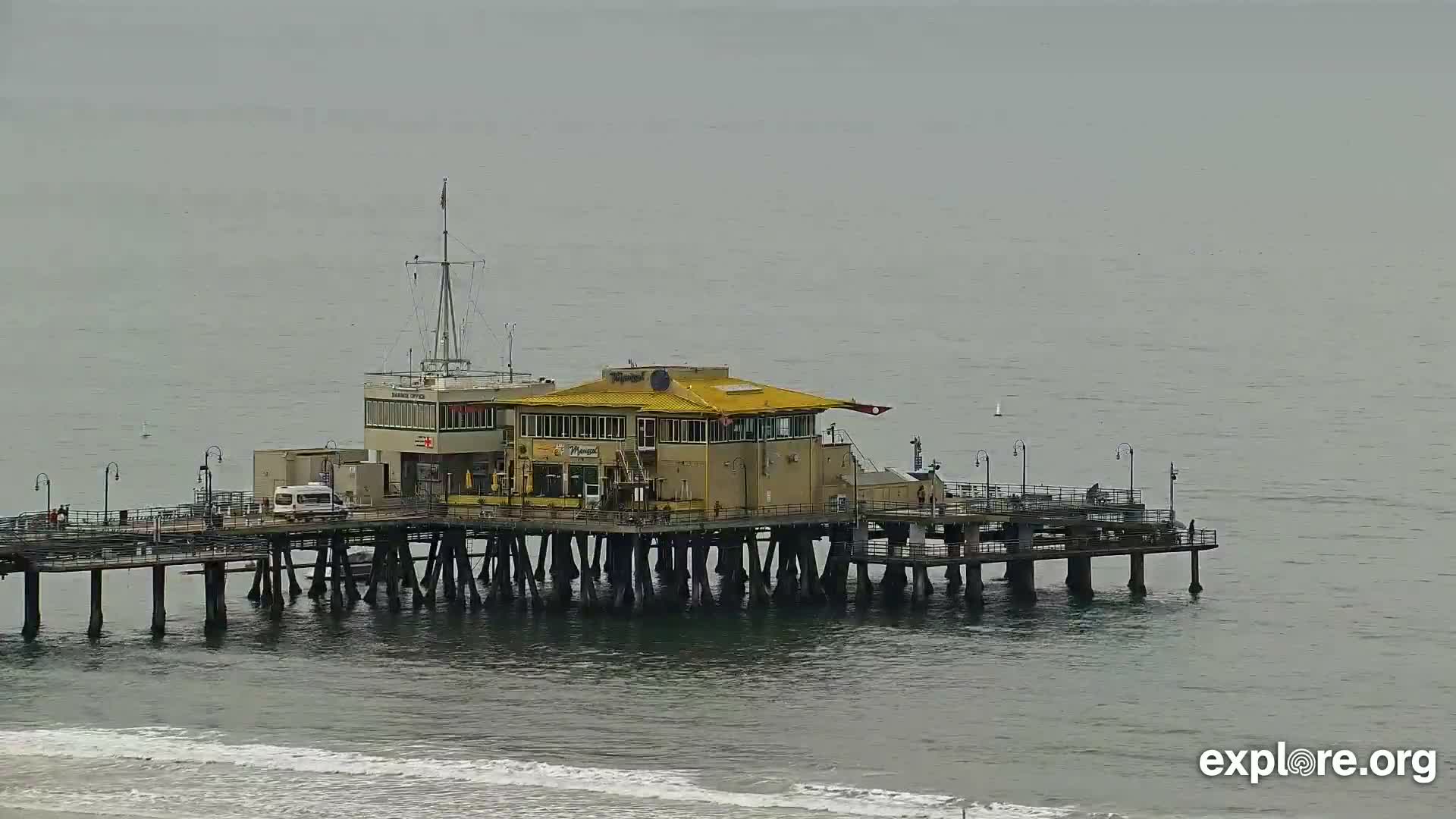 Santa Monica Beach & Pasific Palisades View Live Cam - Santa Monica, Los Angeles, California, USA