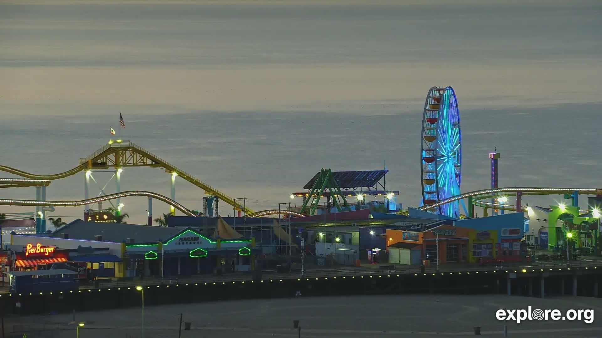 Santa Monica Beach & Pasific Palisades View Live Cam - Santa Monica, Los Angeles, California, USA