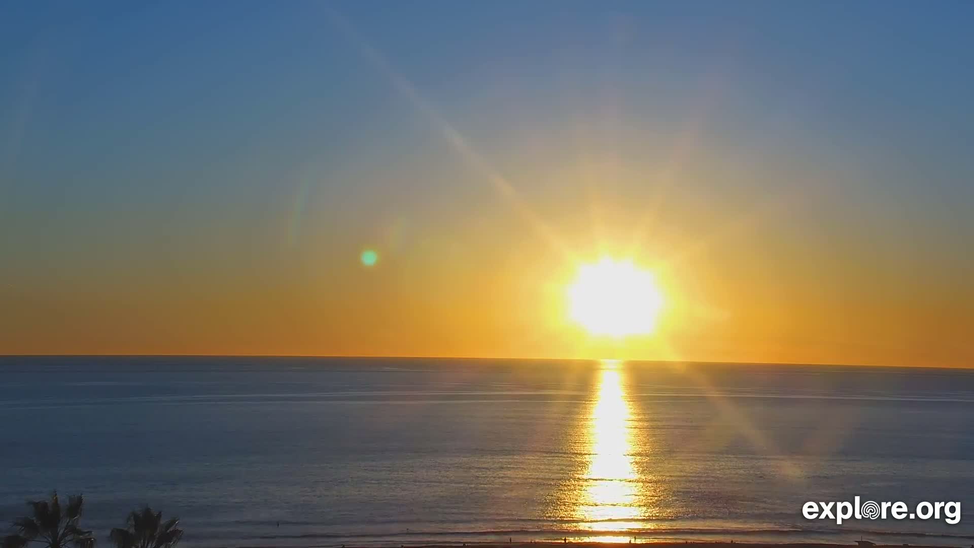 Santa Monica Beach & Pasific Palisades View Live Cam - Santa Monica, Los Angeles, California, USA